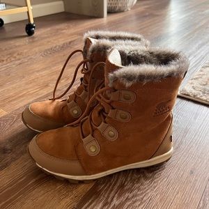 Kids tan sorel boot.